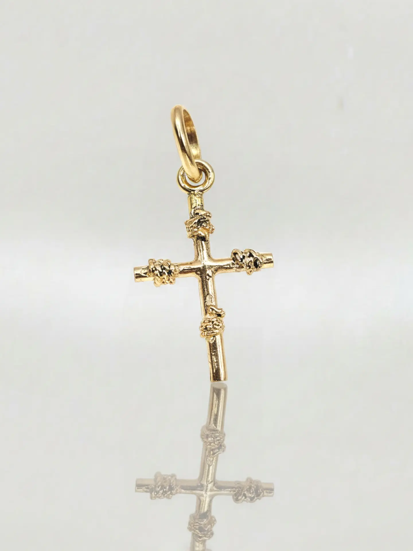 Colgante Cruz con Amarras de Fe Oro 18k 1