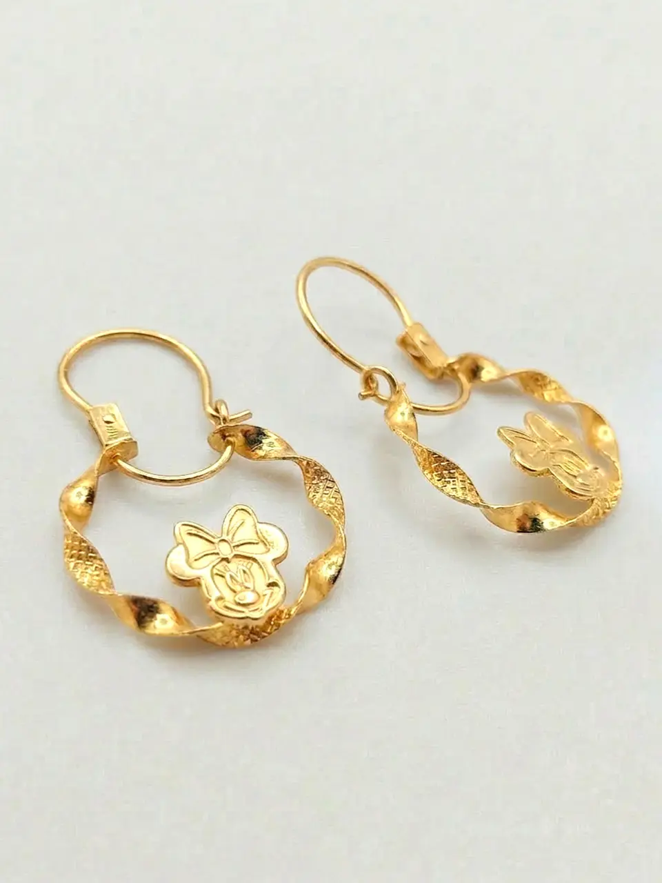 Aros Argolla Entorchada Minnie Oro 18k 1