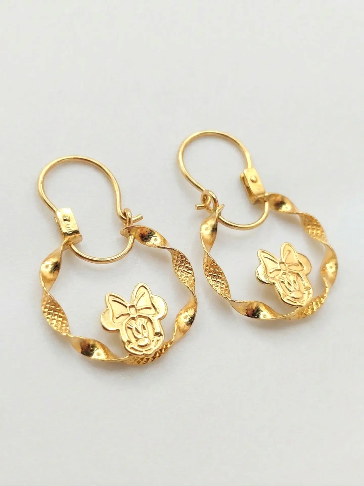 Aros Argolla Entorchada Minnie Oro 18k 3