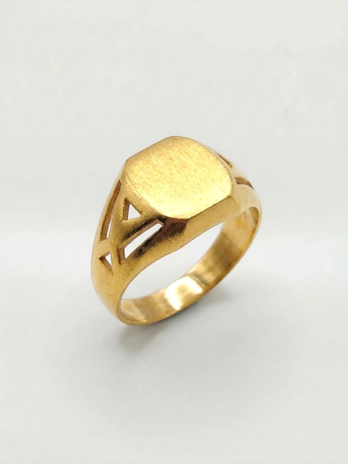 Anillo Sello Vanguardia Calada Oro 18k 2