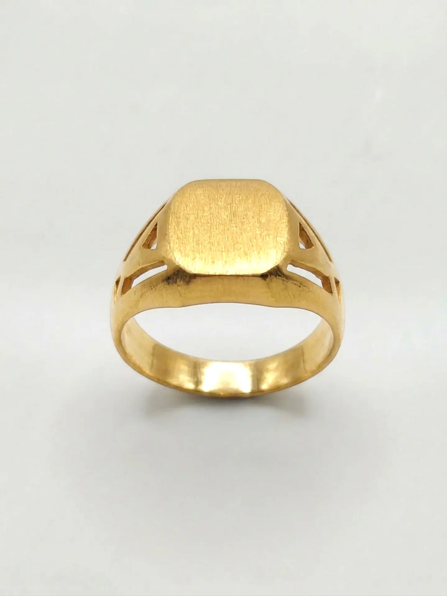 Anillo Sello Vanguardia Calada Oro 18k 1