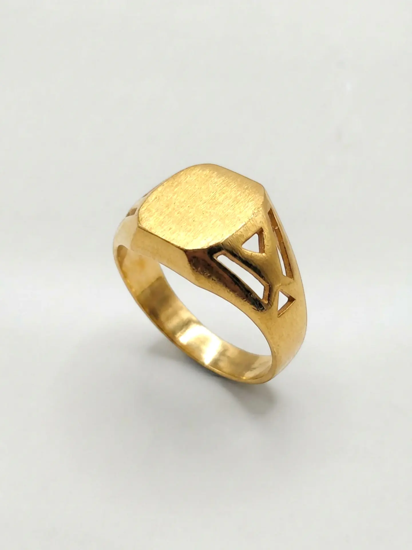Anillo Sello Vanguardia Calada Oro 18k 4