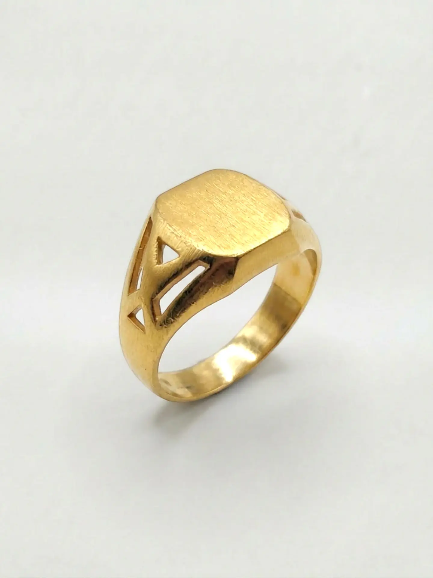 Anillo Sello Vanguardia Calada Oro 18k 5