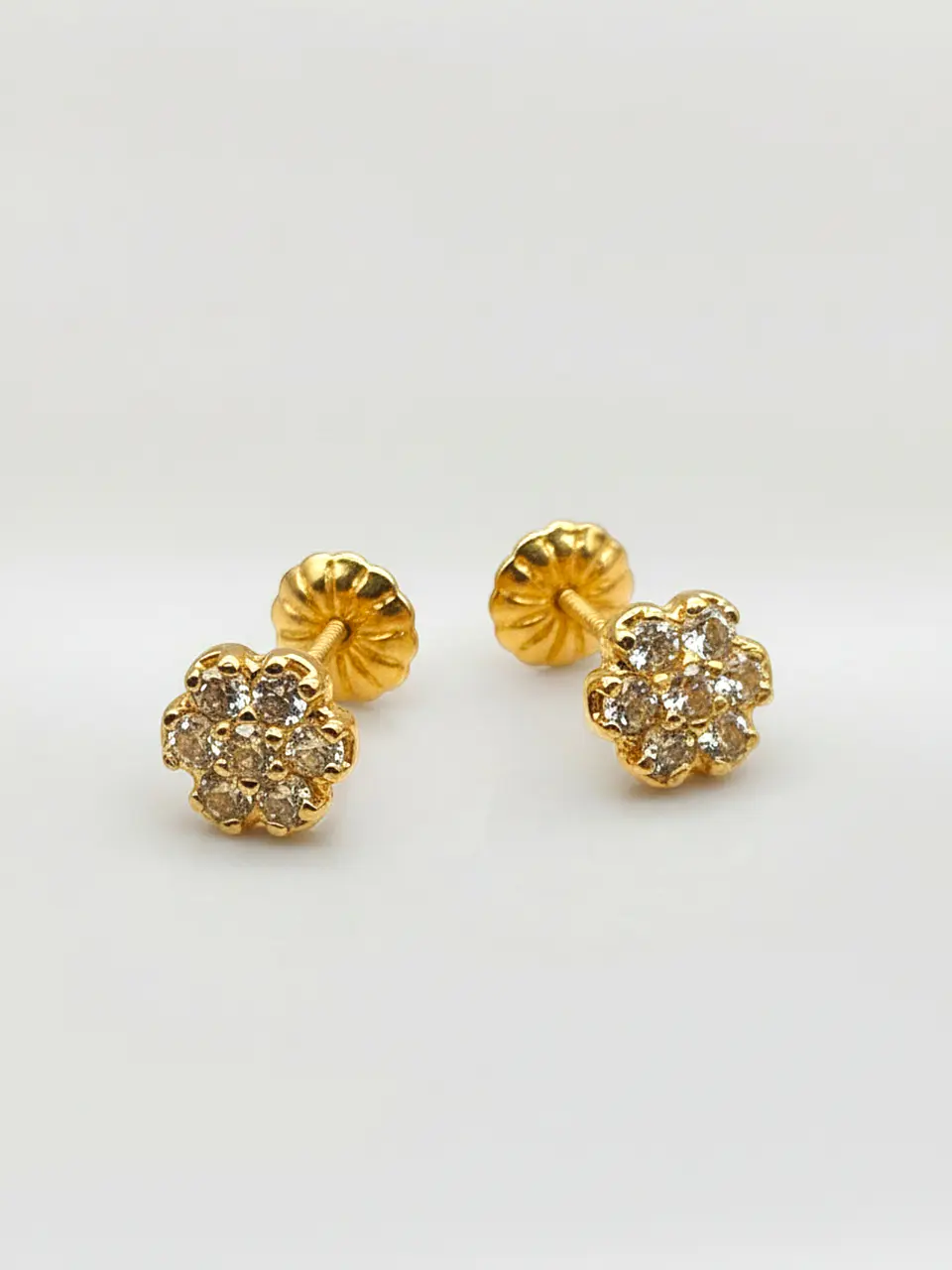 Aros Flor de Mayo con Circones Mediano Oro 18k 4