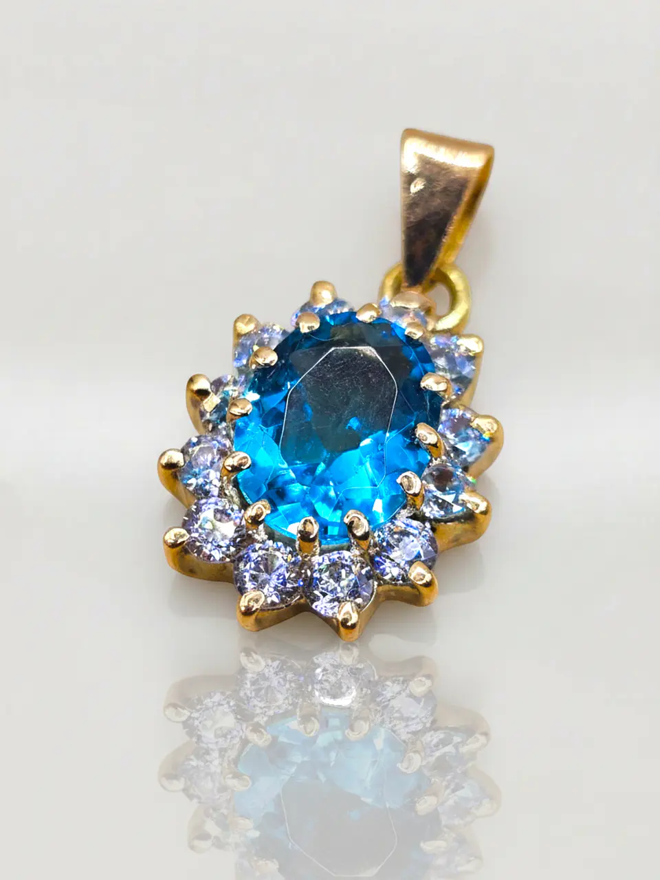 Colgante Lady Mar de Cristal Aguamarina Oro 18k 3