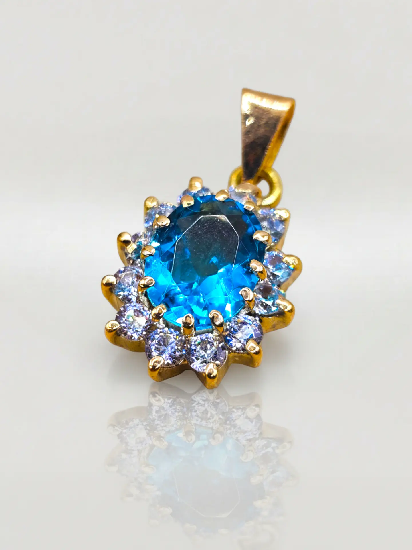 Colgante Lady Mar de Cristal Aguamarina Oro 18k 4