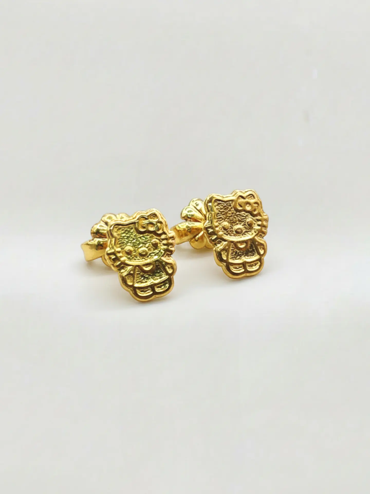 Aros Hello Kitty Encanto Grande Oro 18k 3