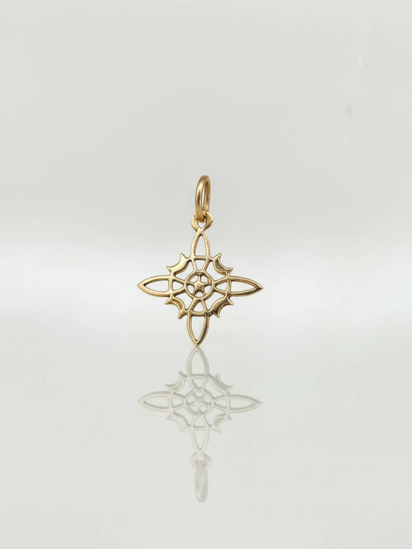 Colgante Amuleto Nudo de Bruja Oro 18k 1