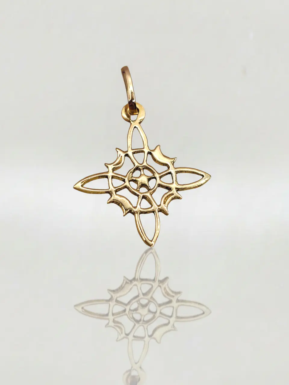 Colgante Amuleto Nudo de Bruja Oro 18k 4