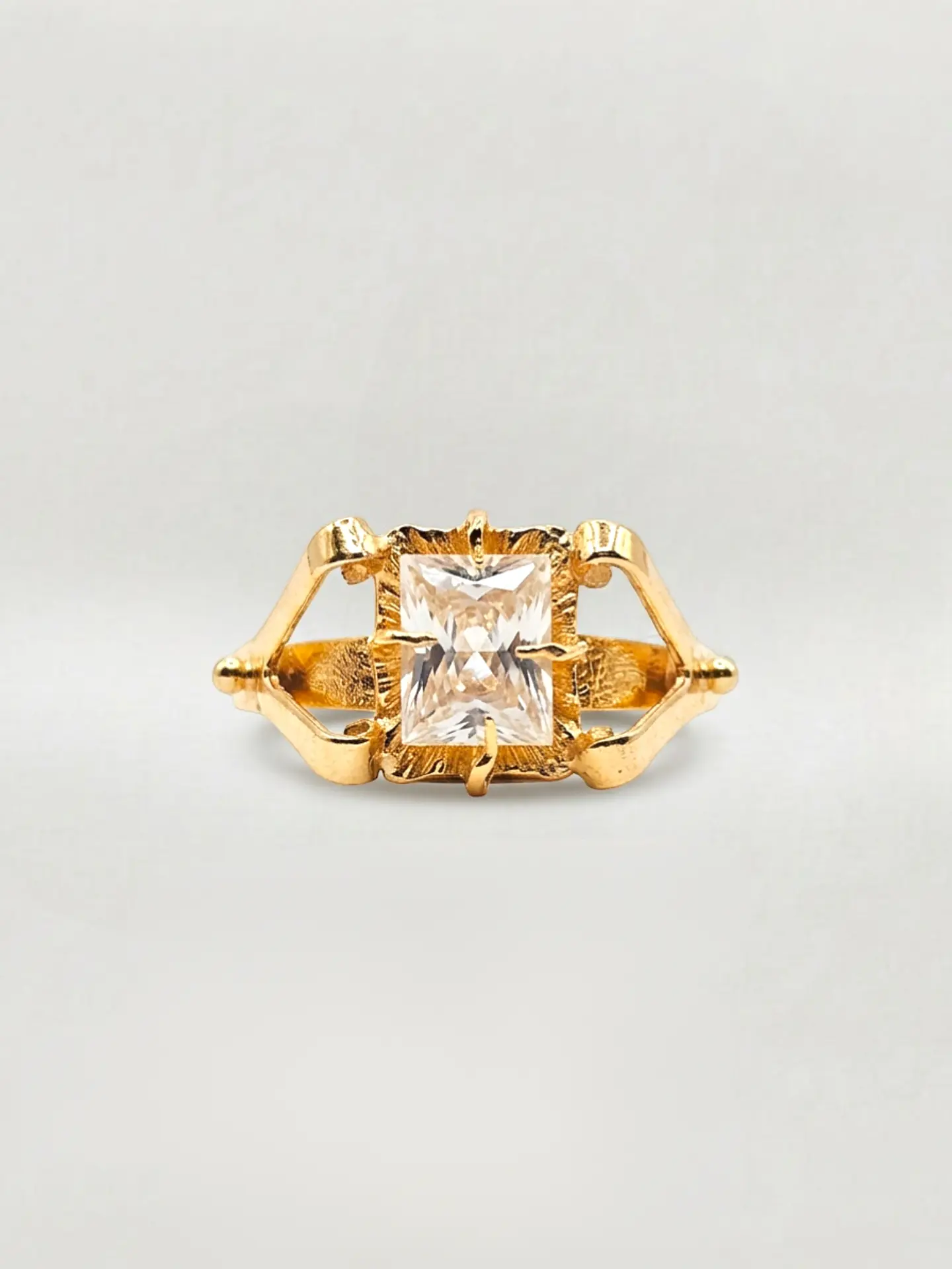 Anillo Chatón Distinción Circón Oro 18k 4