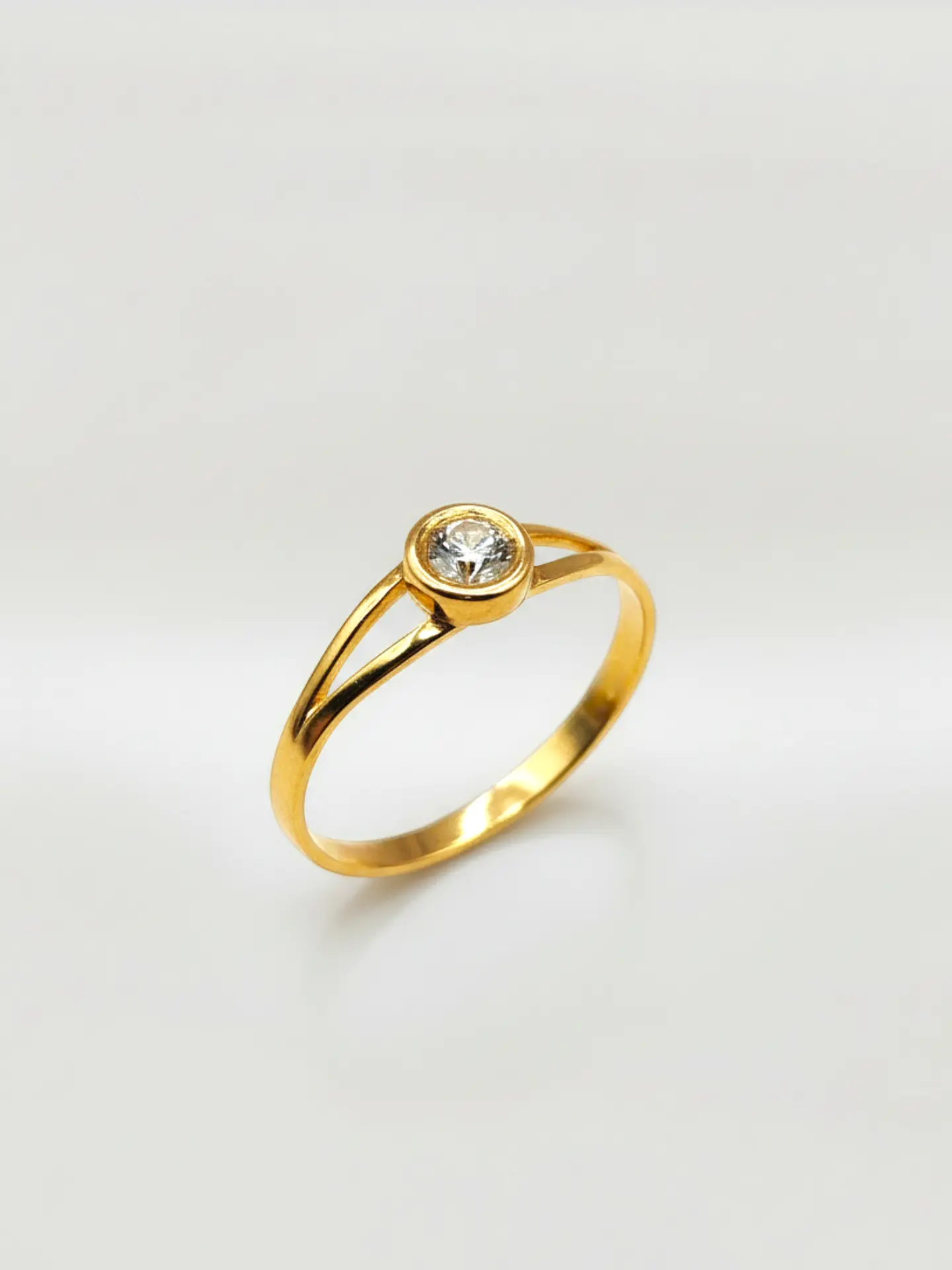 Anillo Punto de Luz Resplandor Circón Oro 18k 4