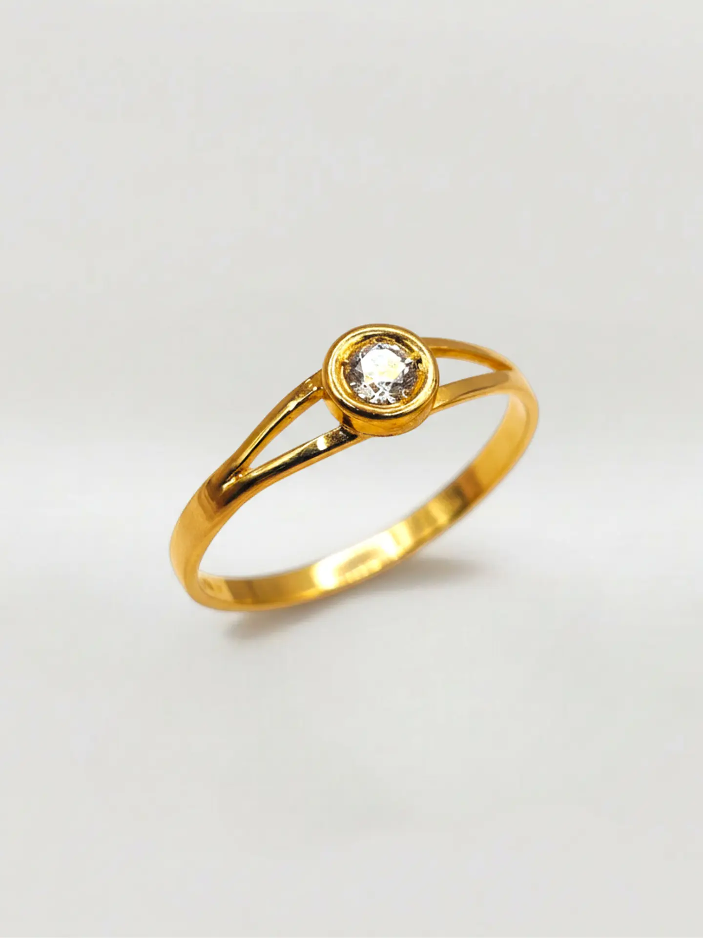 Anillo Punto de Luz Resplandor Circón Oro 18k 5
