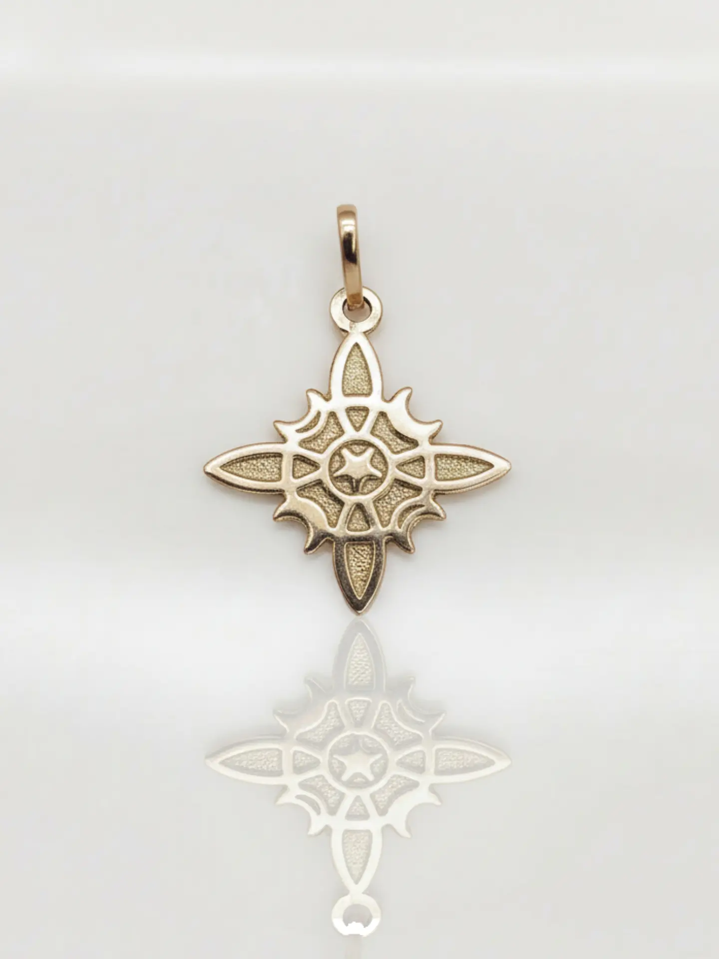 Colgante Amuleto Nudo de Bruja Macizo Oro 18k 1