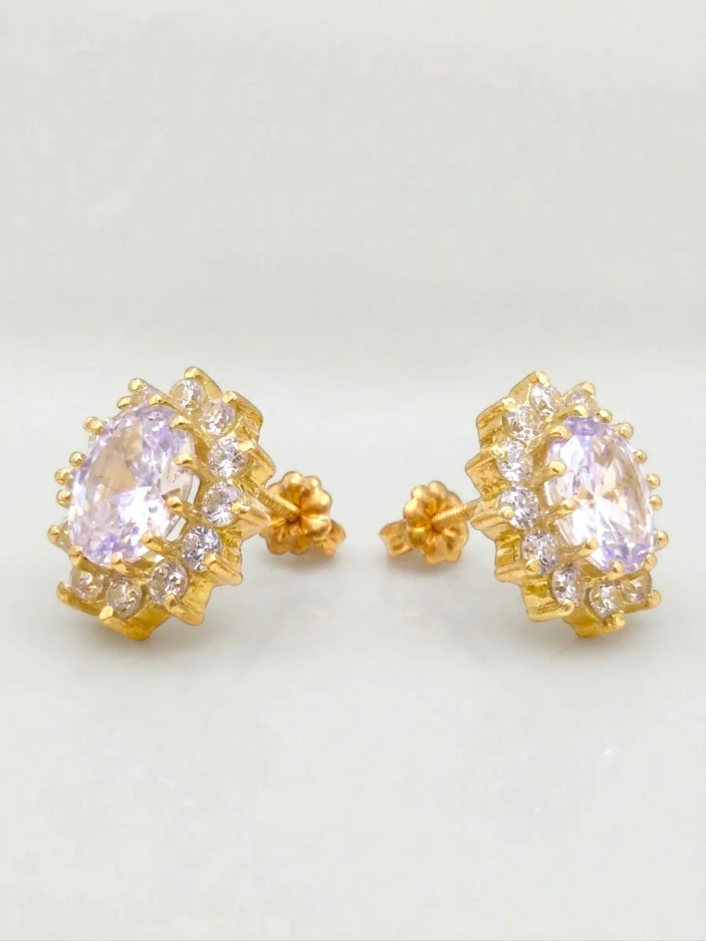 Aros Reina Majestuosa de Circones Oro 18k 1