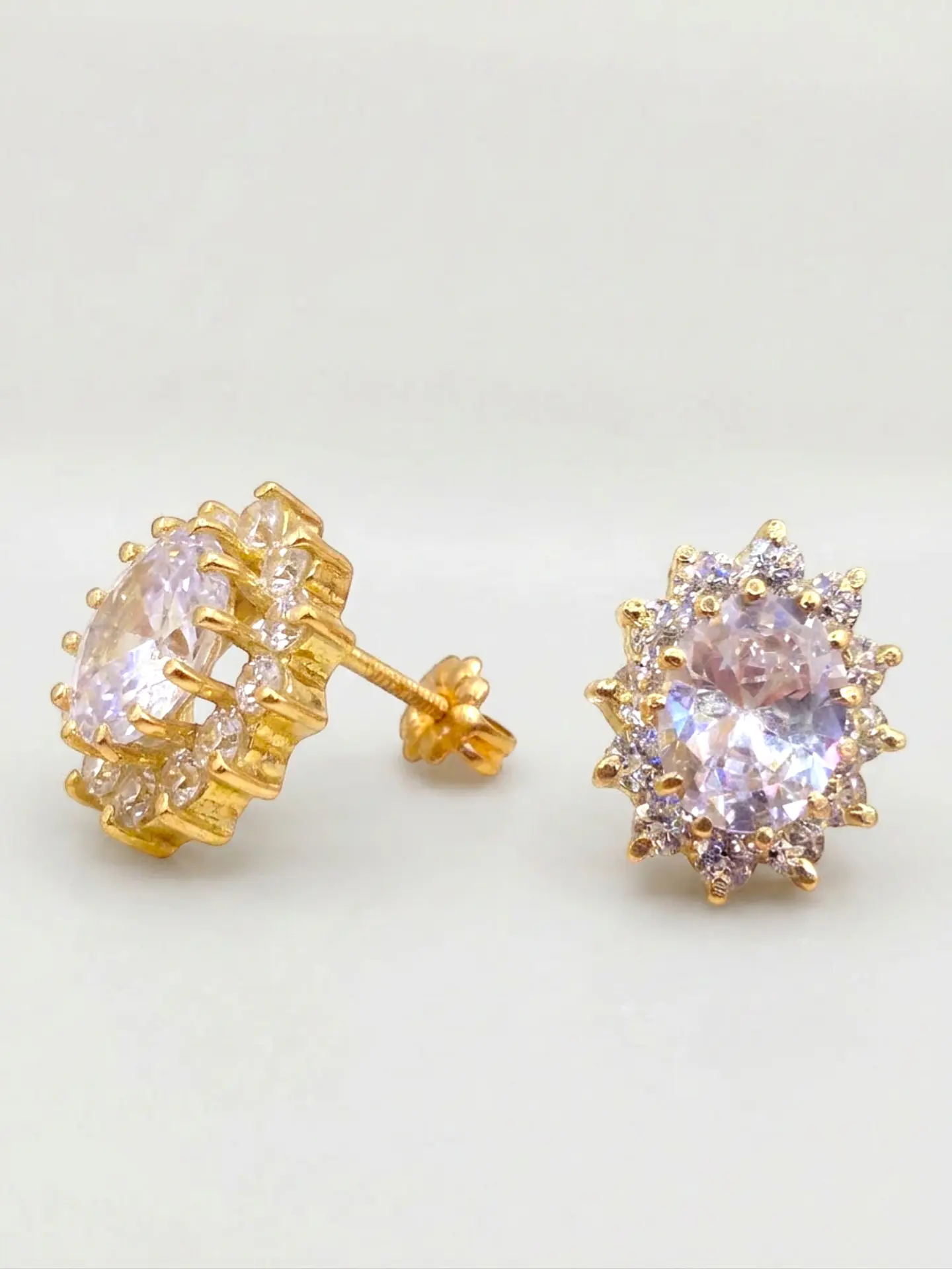 Aros Reina Majestuosa de Circones Oro 18k 2