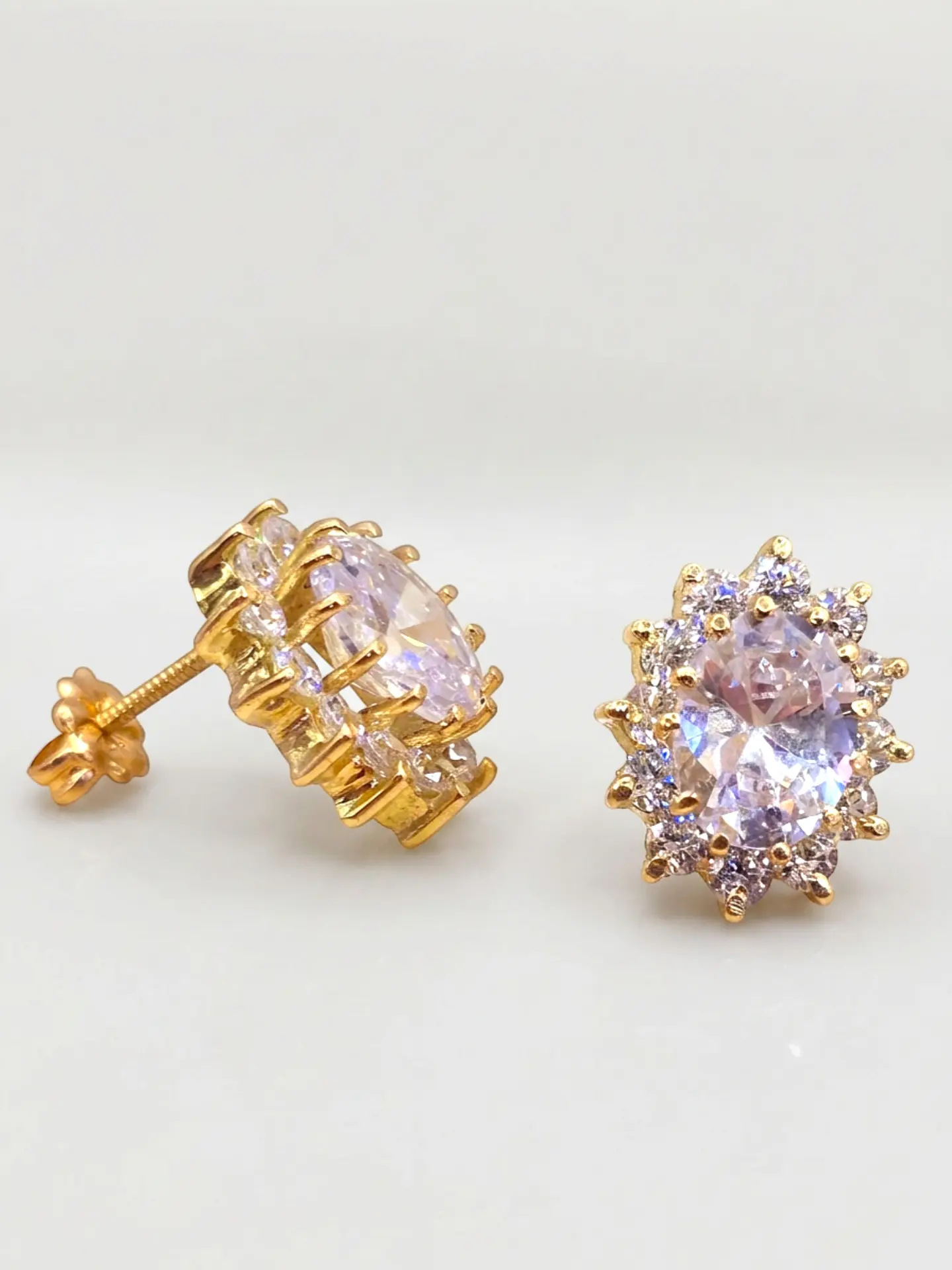 Aros Reina Majestuosa de Circones Oro 18k 4