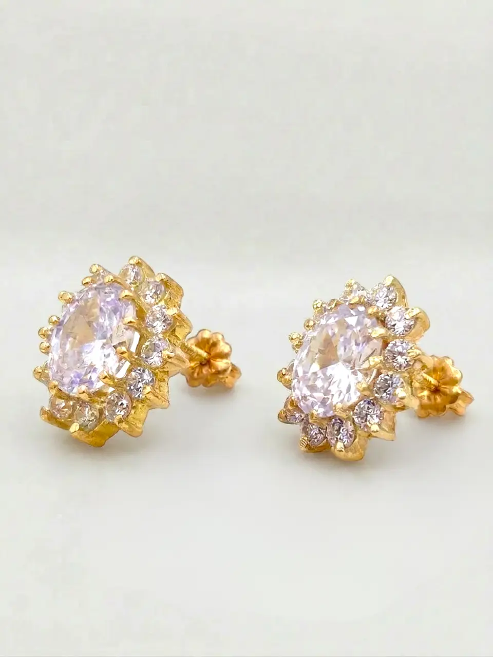 Aros Reina Majestuosa de Circones Oro 18k 5