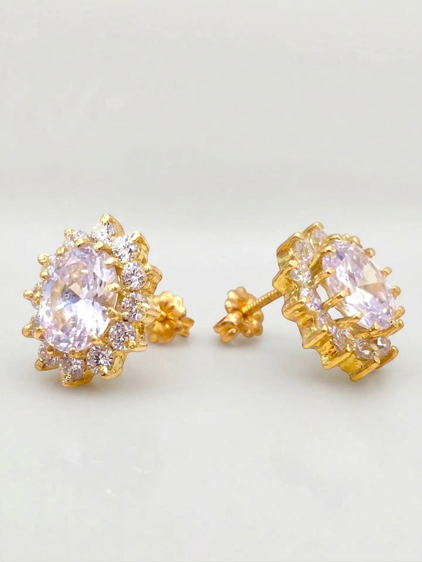 Aros Reina Majestuosa de Circones Oro 18k 6