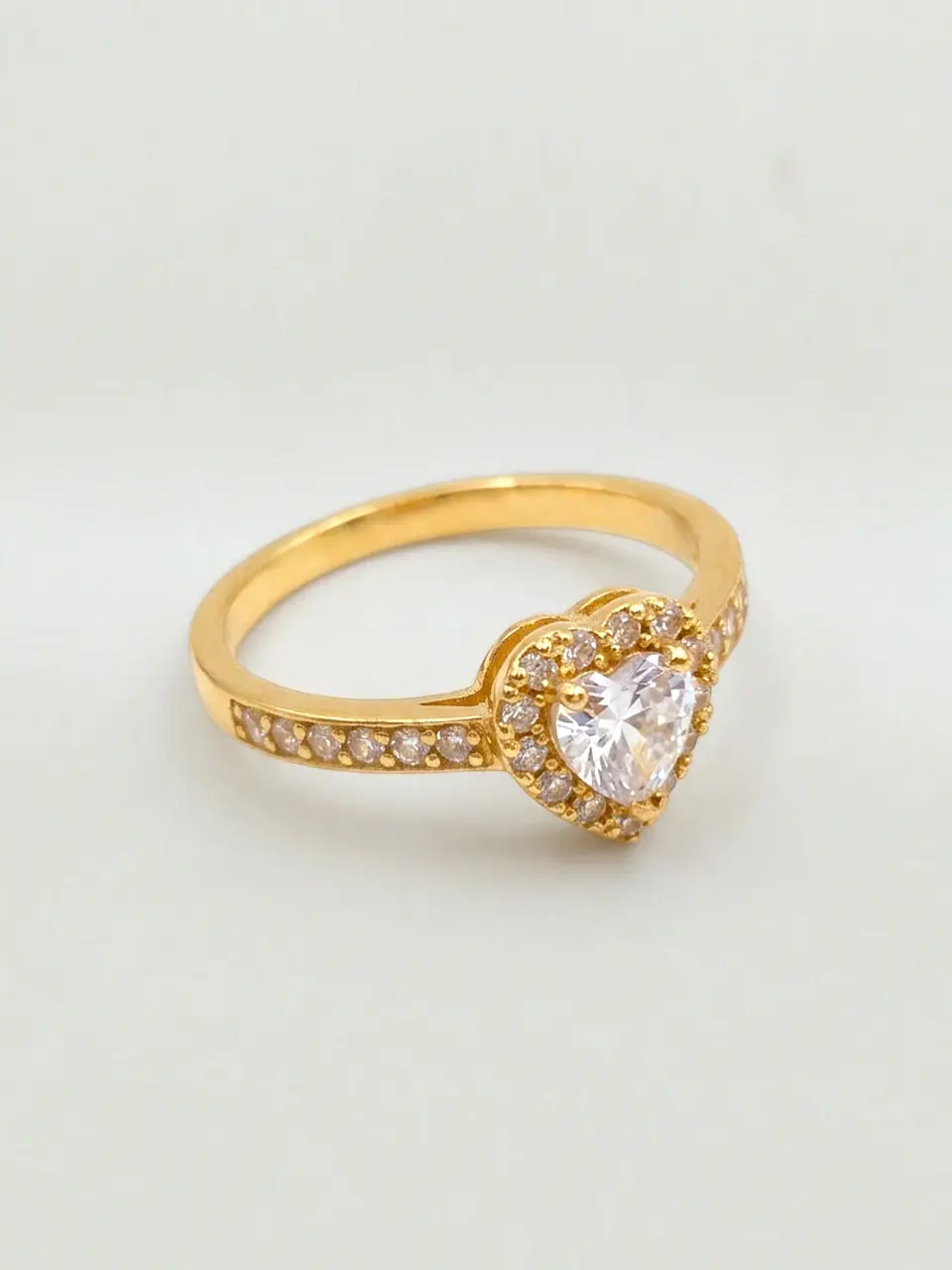 Anillo Medio Cintillo Corazón de Circón Oro 18k 1