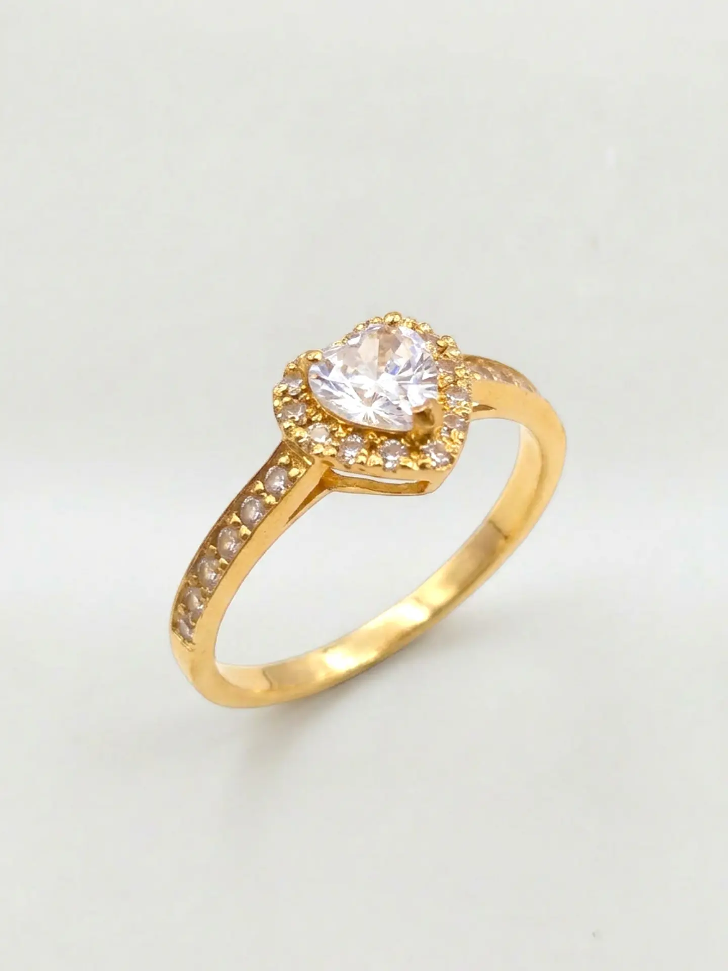 Anillo Medio Cintillo Corazón de Circón Oro 18k 4