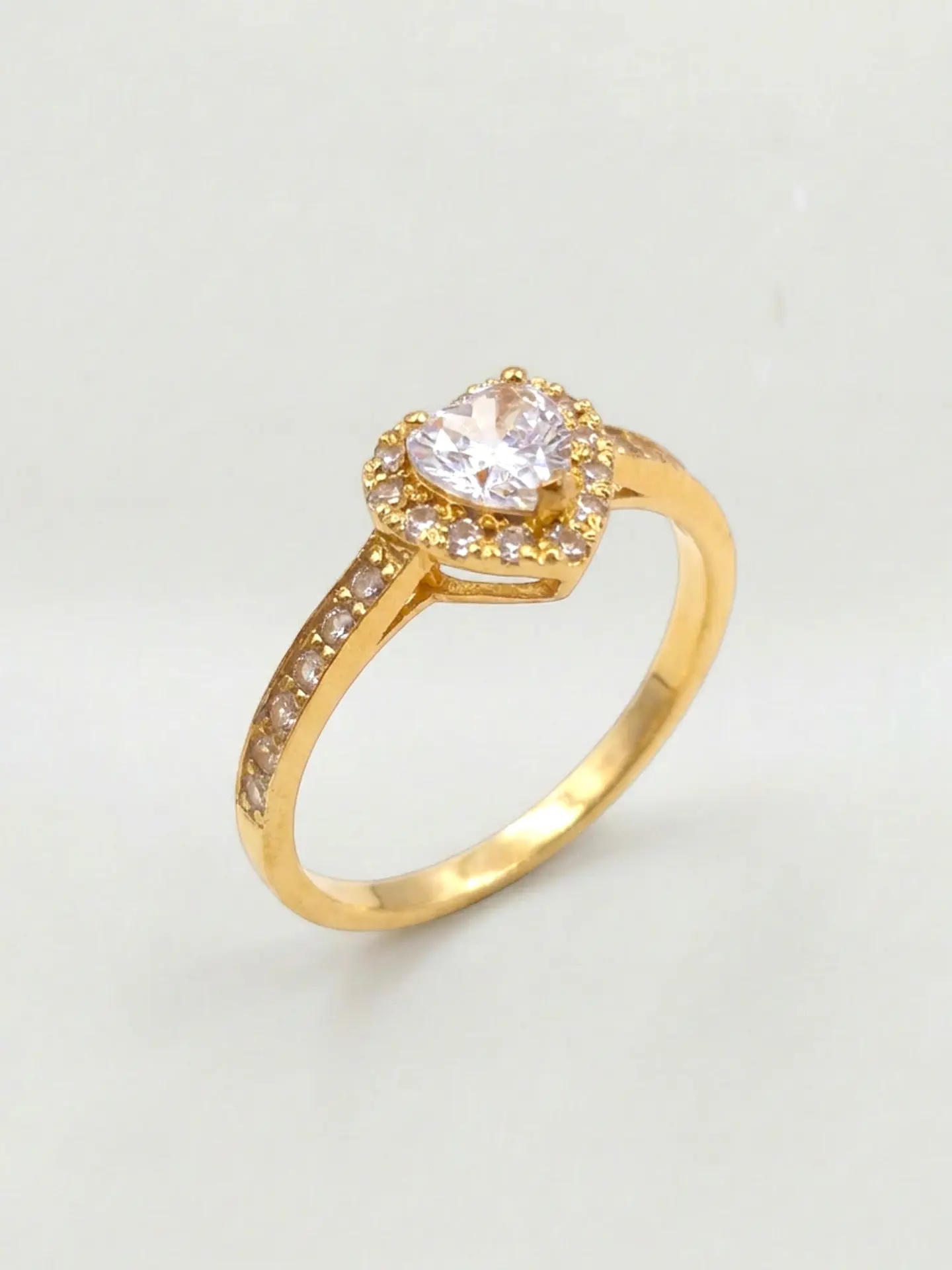 Anillo Medio Cintillo Corazón de Circón Oro 18k 5
