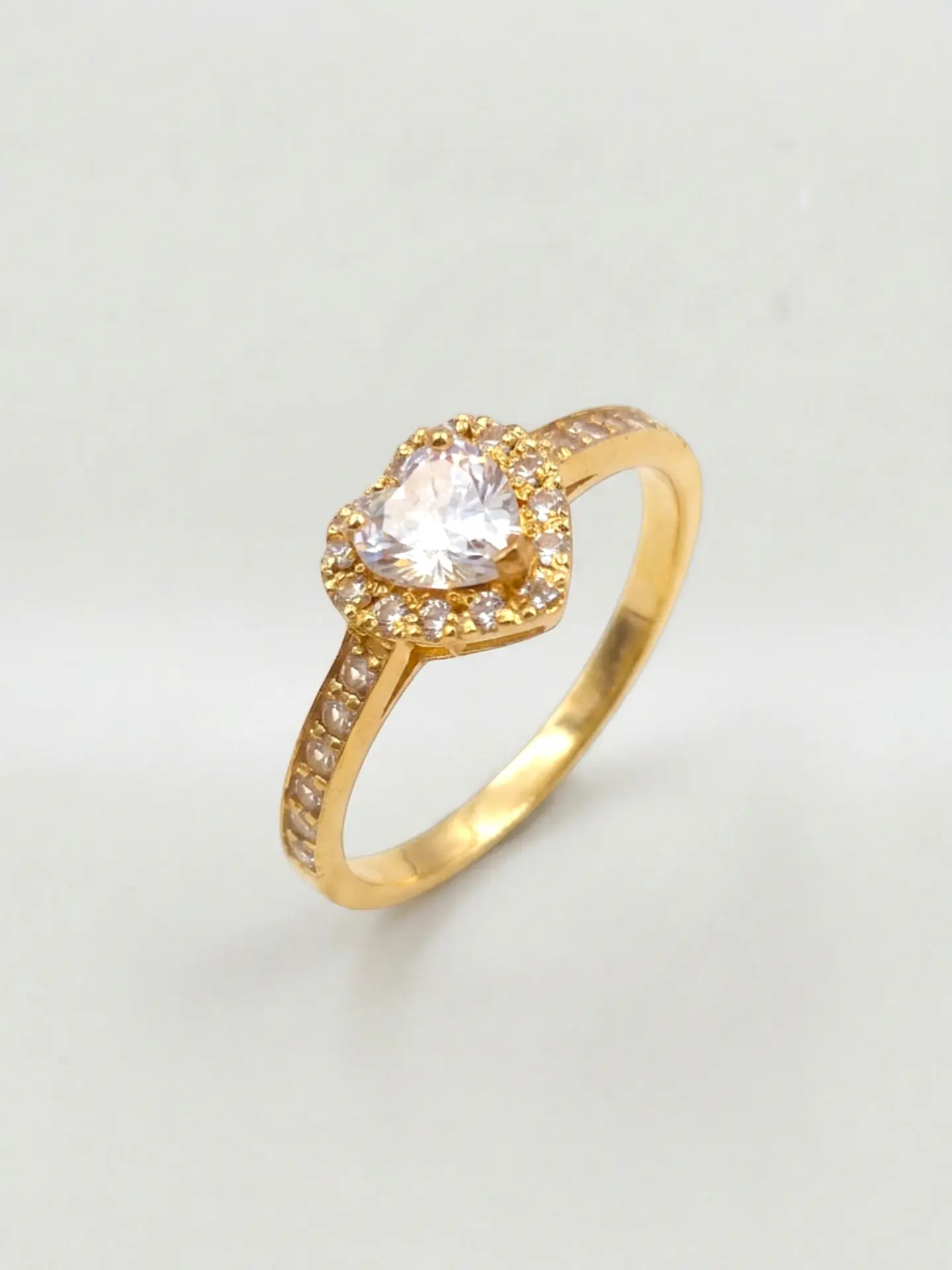 Anillo Medio Cintillo Corazón de Circón Oro 18k 6