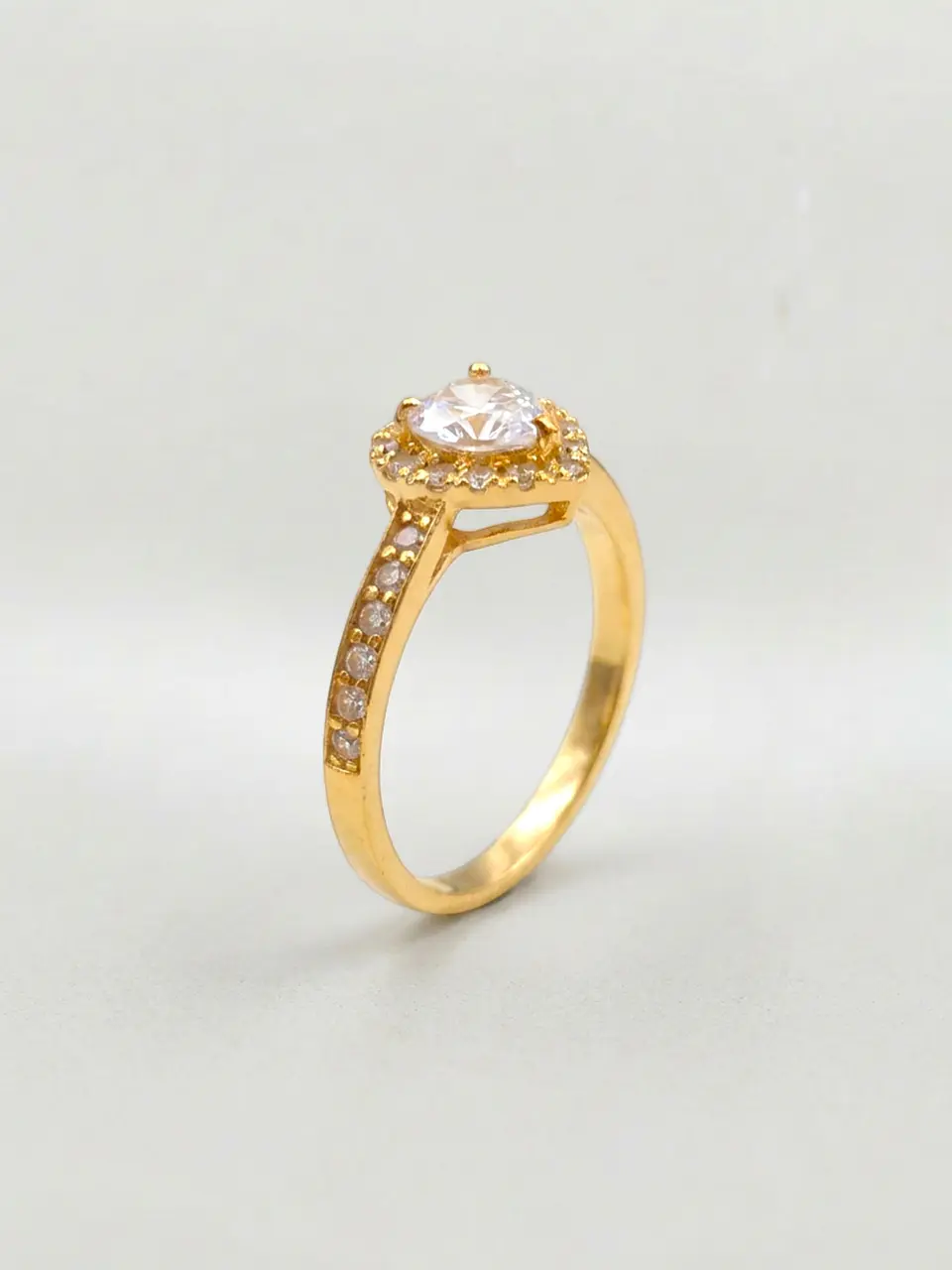 Anillo Medio Cintillo Corazón de Circón Oro 18k 7