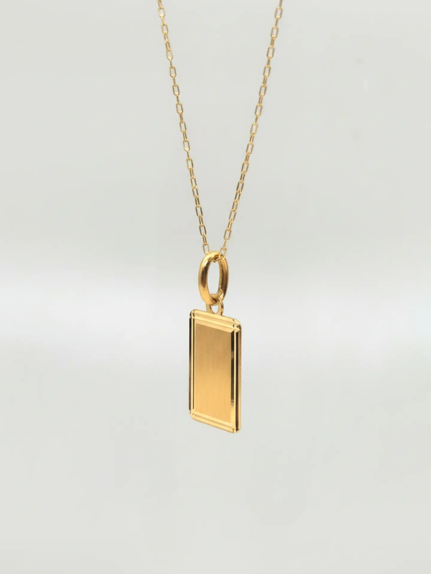 Cadena Identidad con Placa Bisel Oro 18k 2