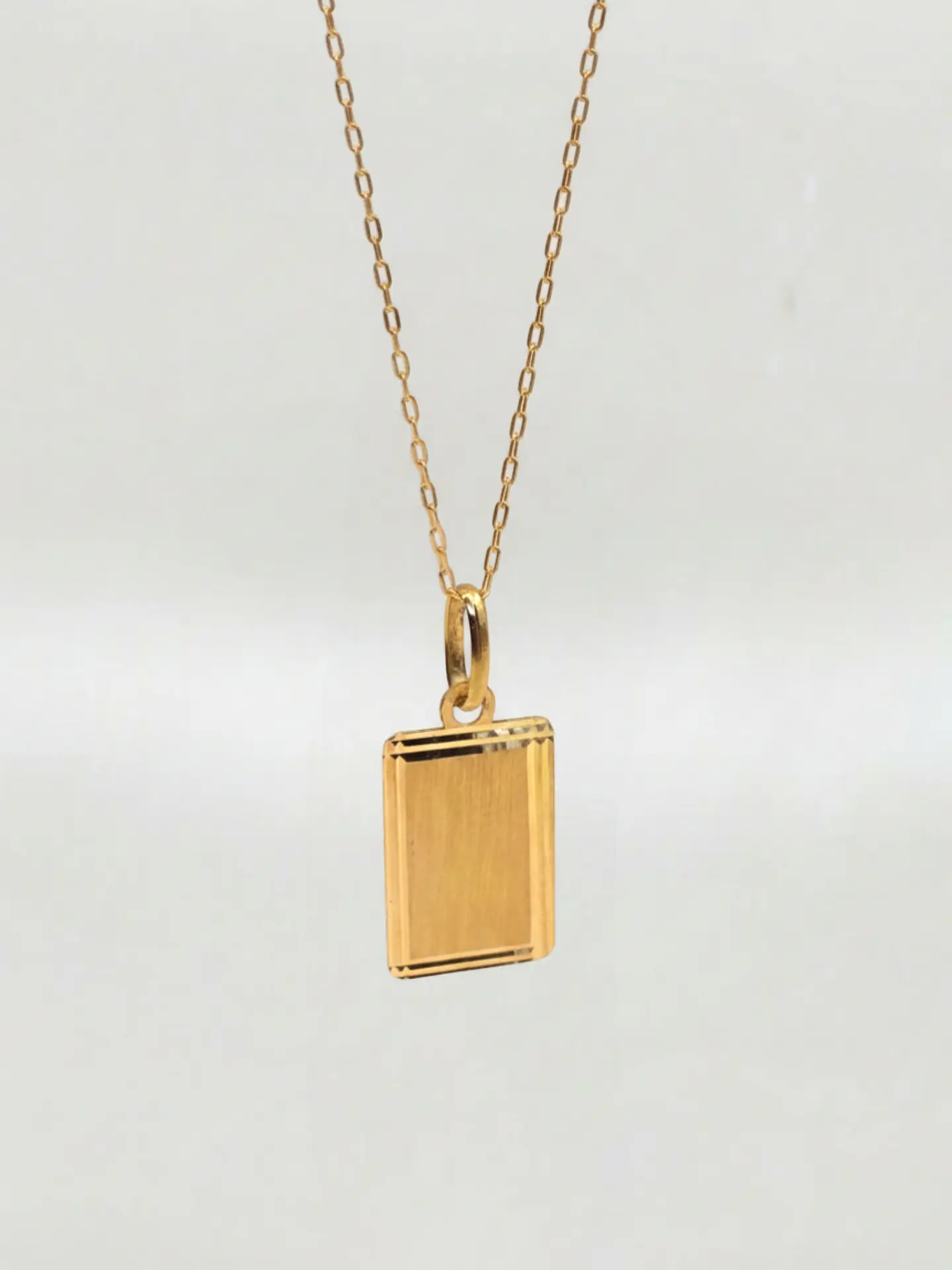 Cadena Identidad con Placa Bisel Oro 18k 3