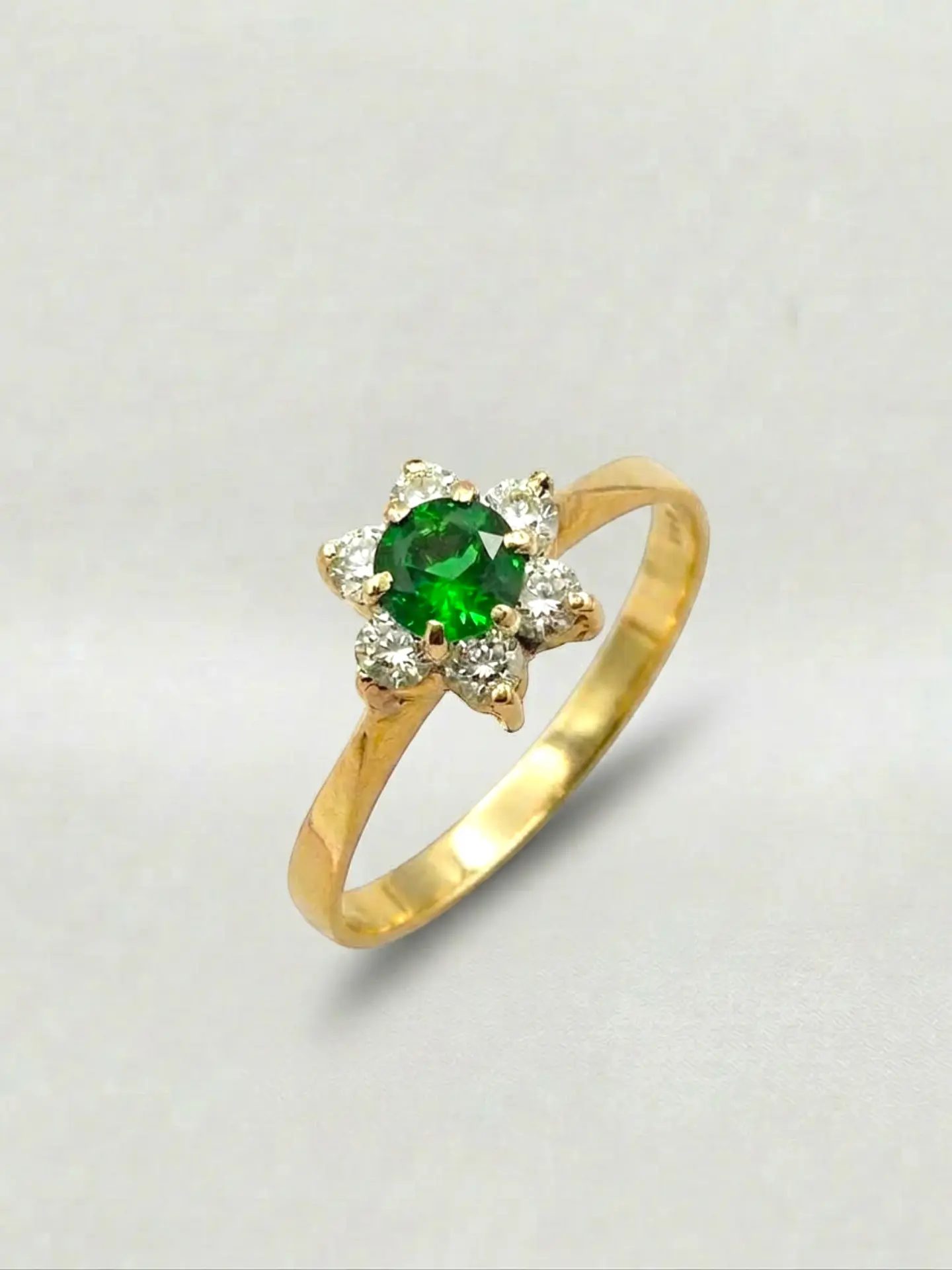 Anillo Roseta Esmeralda Real y Circones Oro 18k 3
