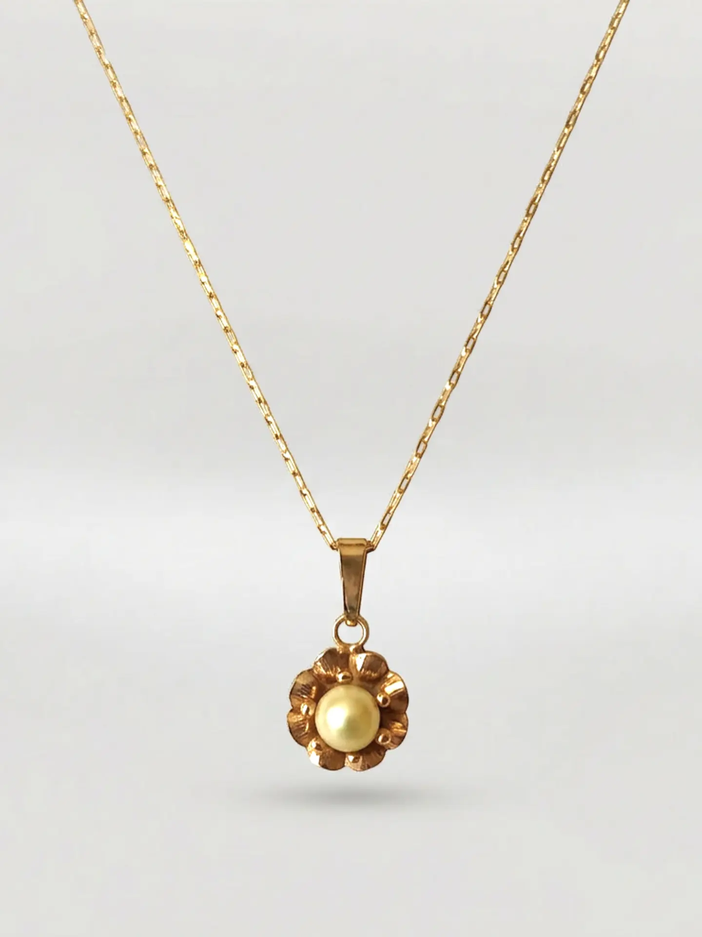 Cadena Flor Natural y Perla Cultivada Oro 18k 1