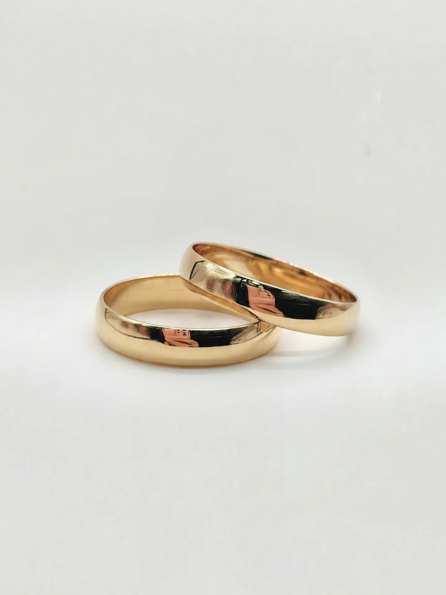 Argollas Tradición Media Caña 4 mm Oro 18k 1