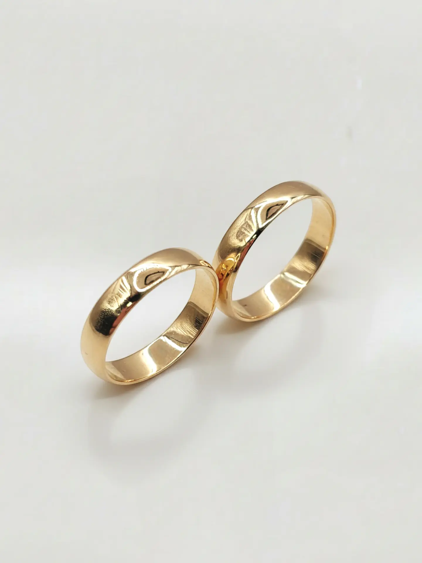 Argollas Tradición Media Caña 4 mm Oro 18k 4