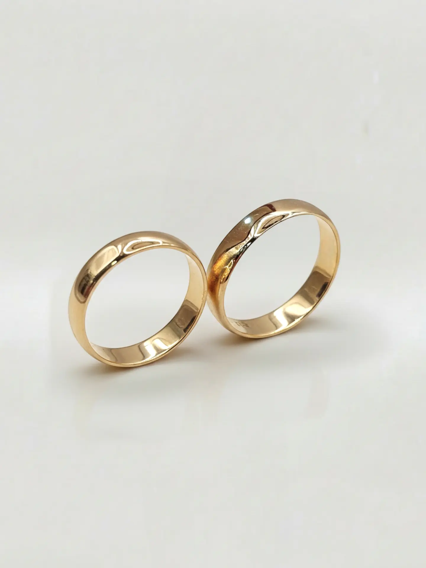 Argollas Tradición Media Caña 4 mm Oro 18k 5