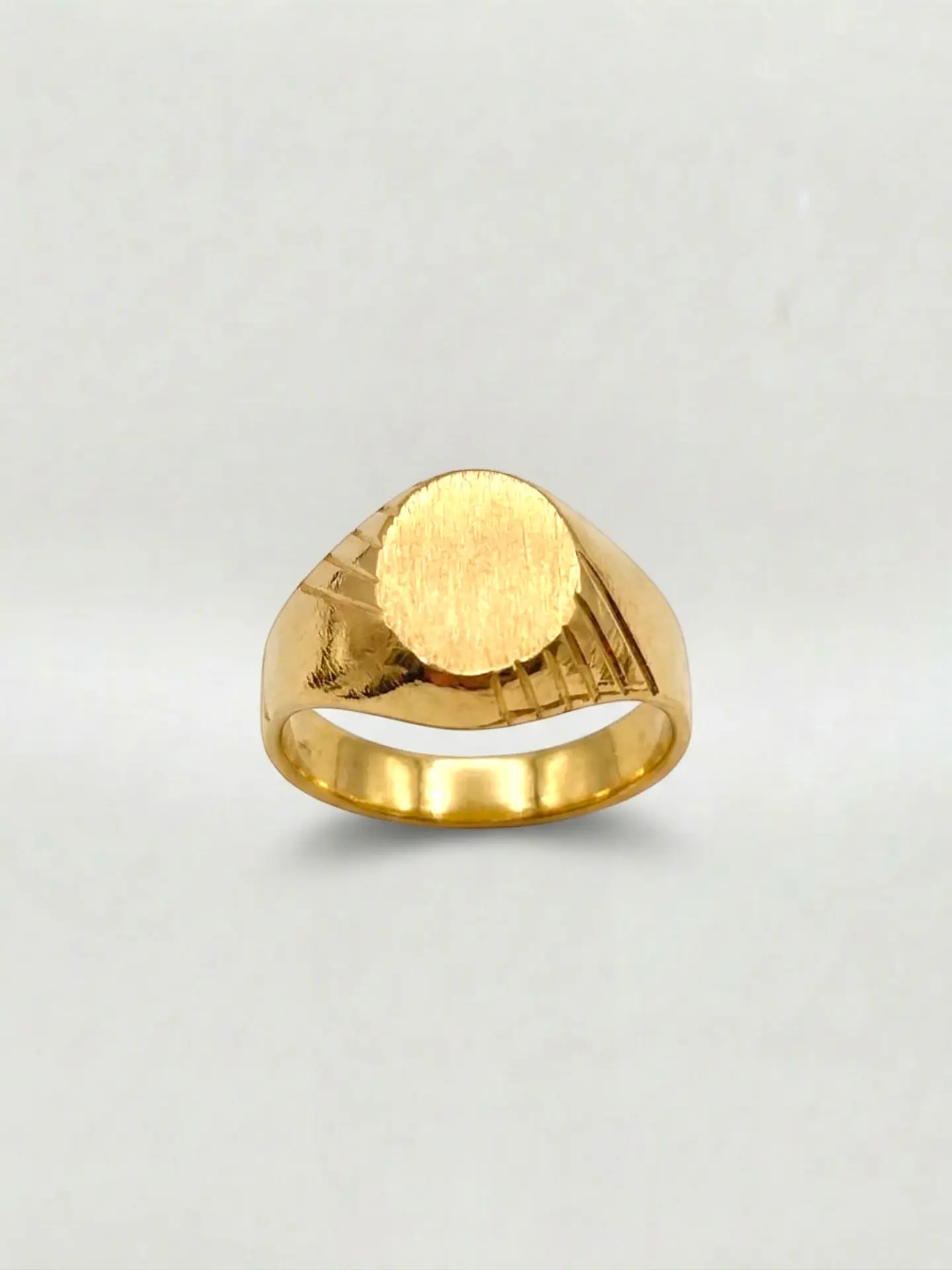 Anillo Sello Esculpido Artesanal Oro 18k 1