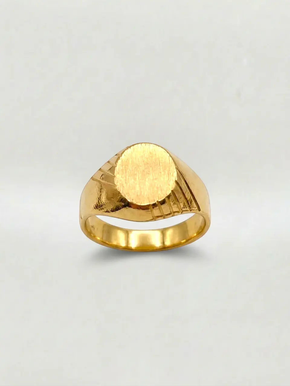 Anillo Sello Esculpido Artesanal Oro 18k 1