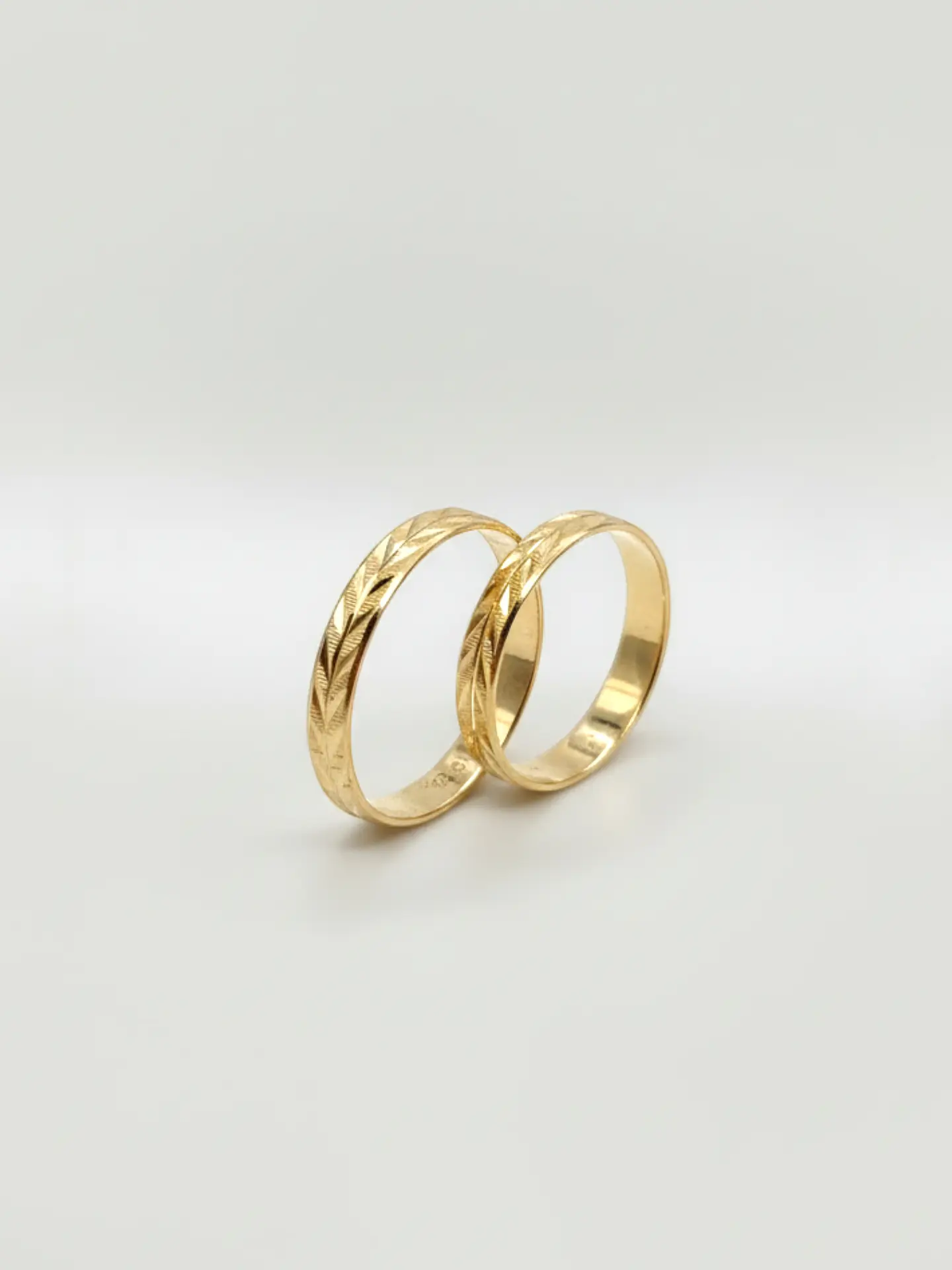 Argollas Nupciales Tallado Espiga 4 mm Oro 18k 2