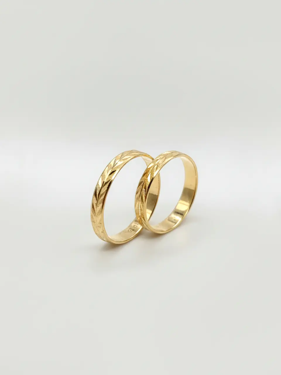 Argollas Nupciales Tallado Espiga 4 mm Oro 18k 2