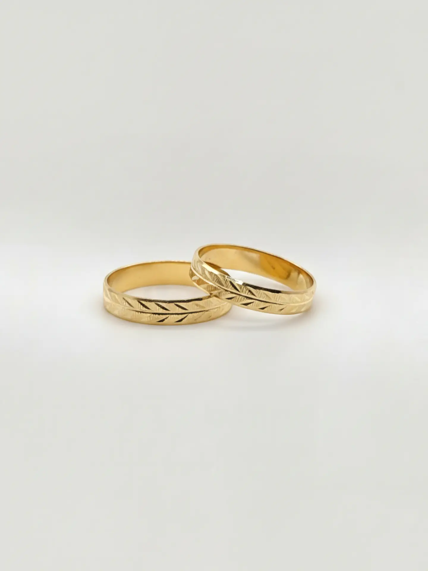 Argollas Nupciales Tallado Espiga 4 mm Oro 18k 1