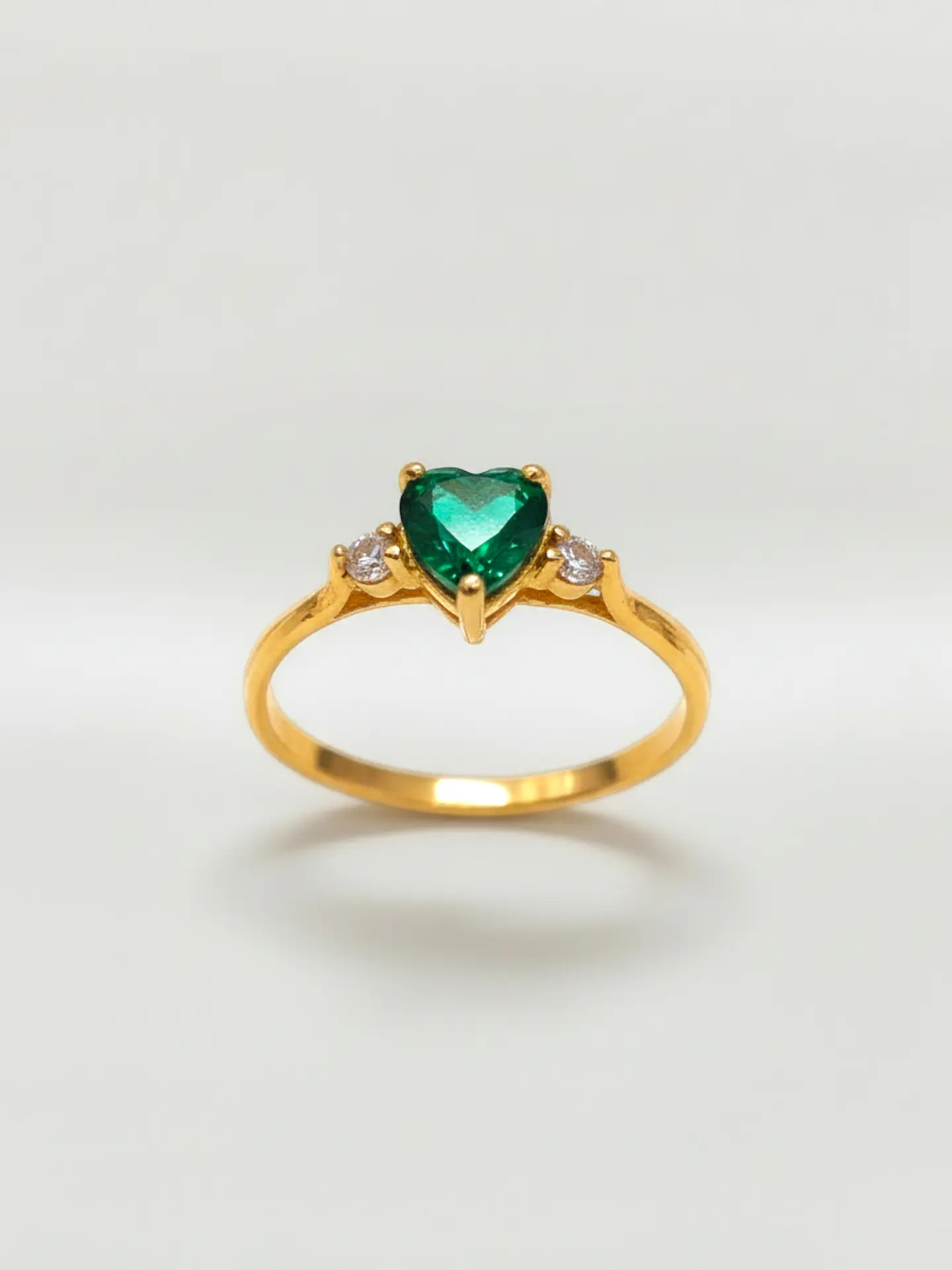 Anillo Princesa Corazón de Esmeralda Oro 18k 5