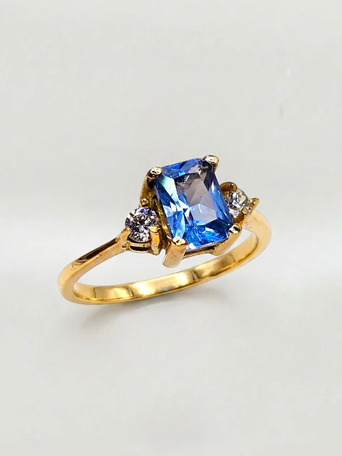Anillo Reina Mar de Cristal Aguamarina Oro 18k
