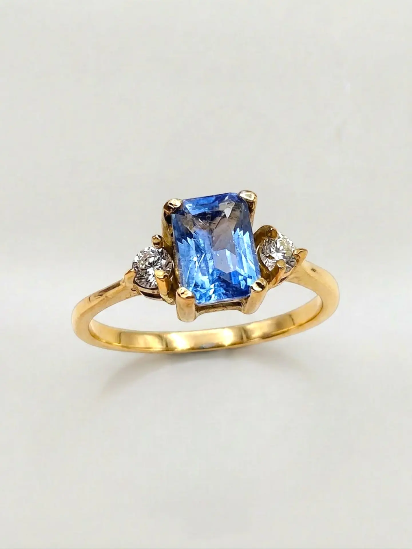 Anillo Reina Mar de Cristal Aguamarina Oro 18k 3
