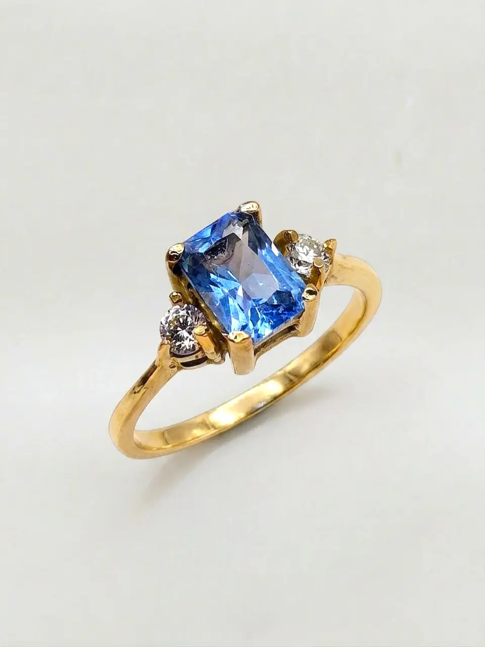Anillo Reina Mar de Cristal Aguamarina Oro 18k 5