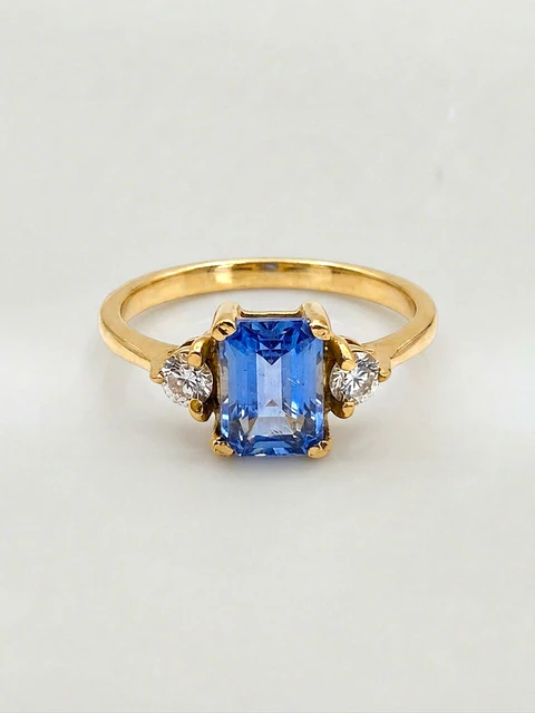 Anillo Reina Mar de Cristal Aguamarina Oro 18k