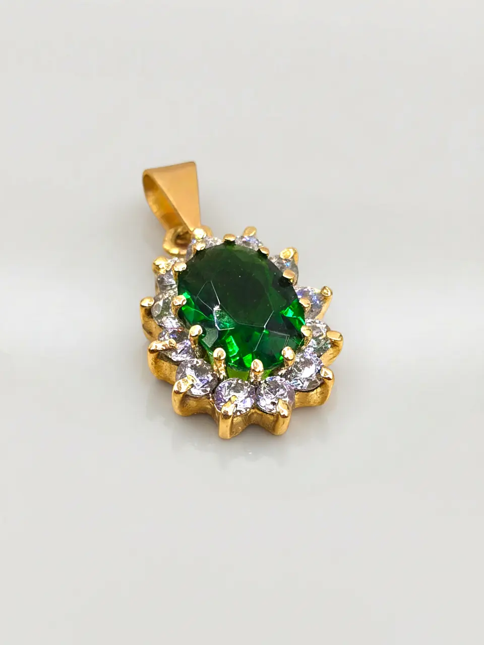 Colgante Reina Esmeralda y Circones Oro 18k 1