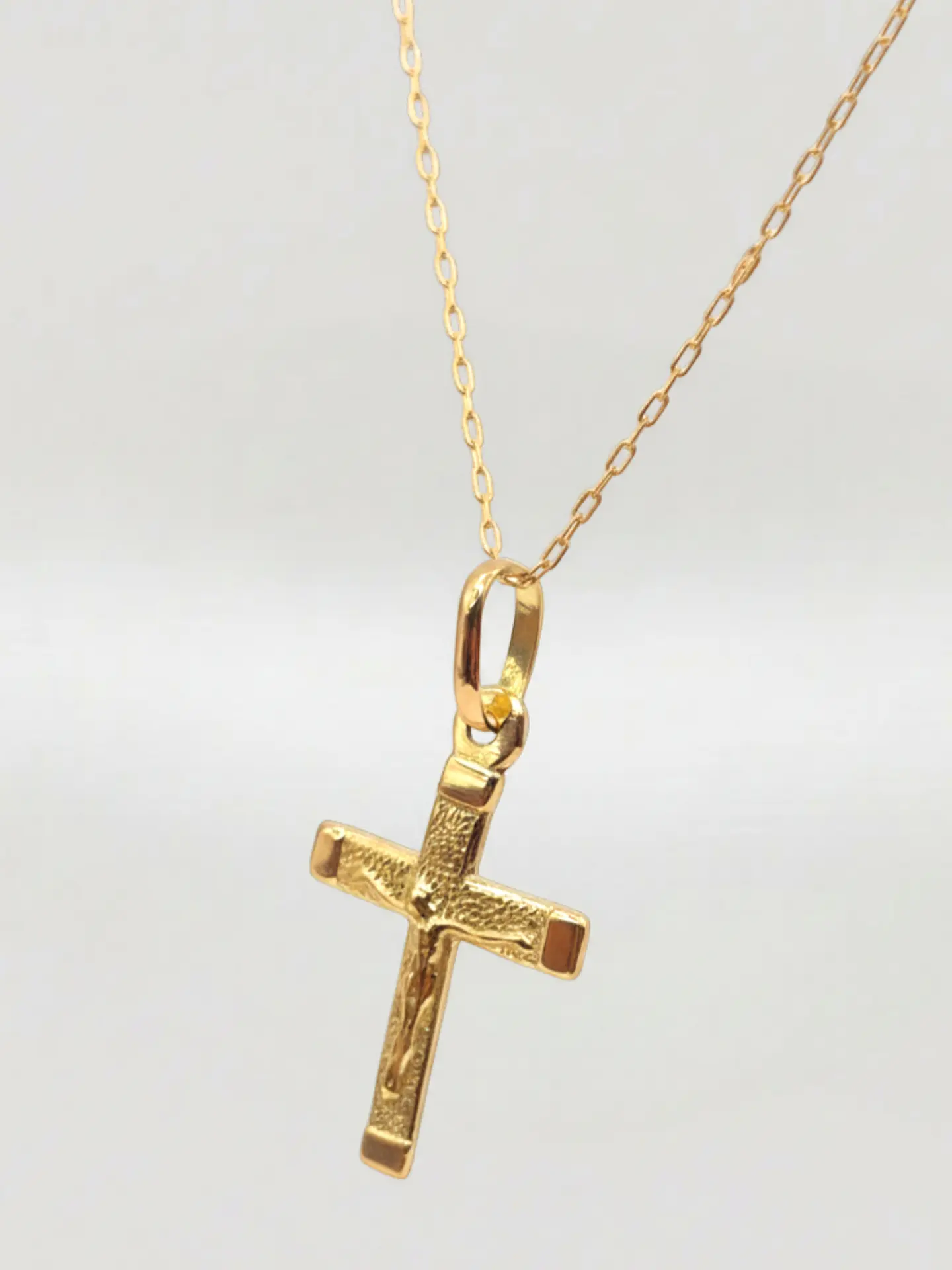 Cadena Fe Sagrada con Cristo Oro 18k 3
