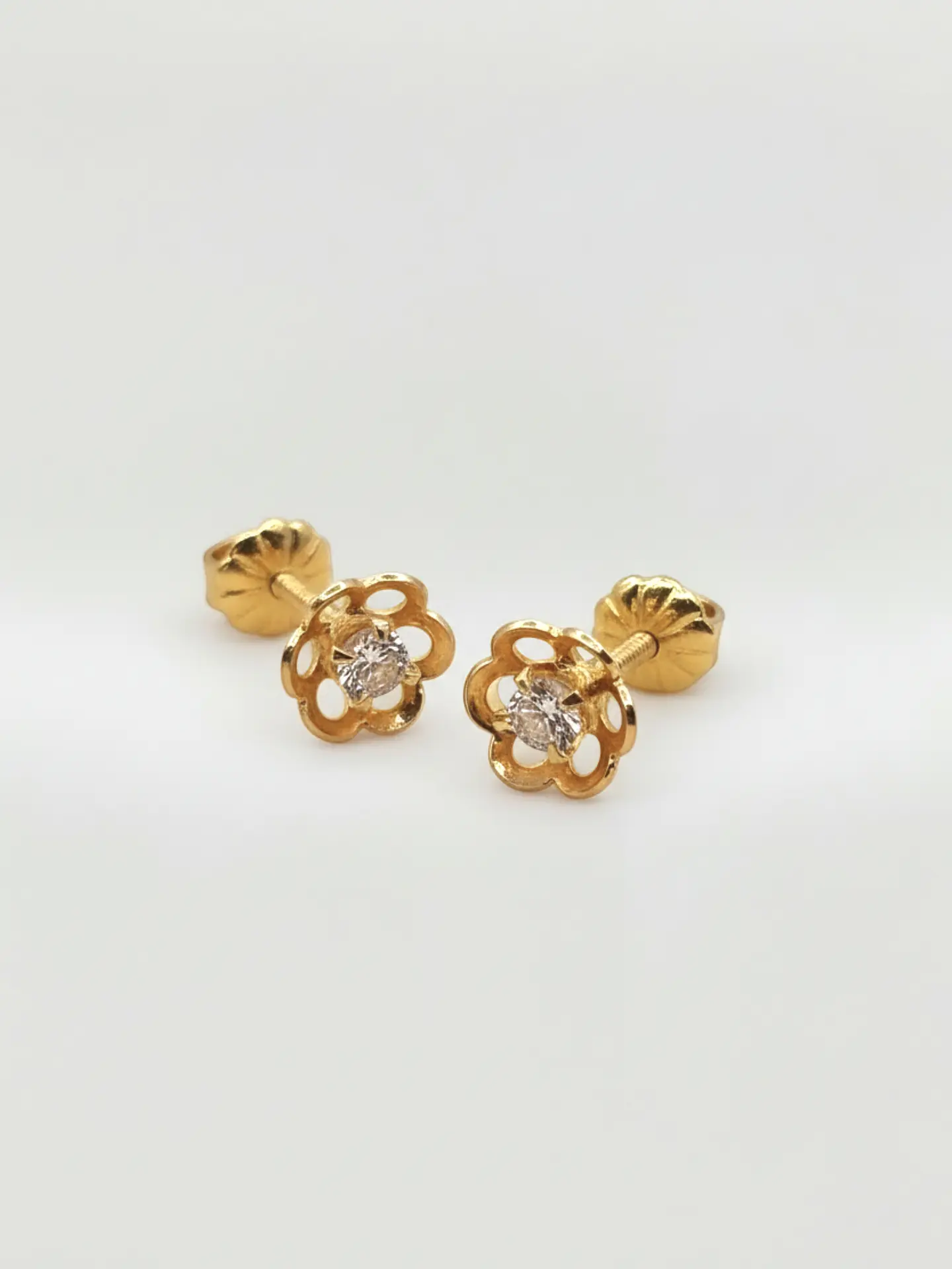 Aros Flor de Mayo con Circón Grande Oro 18k 1