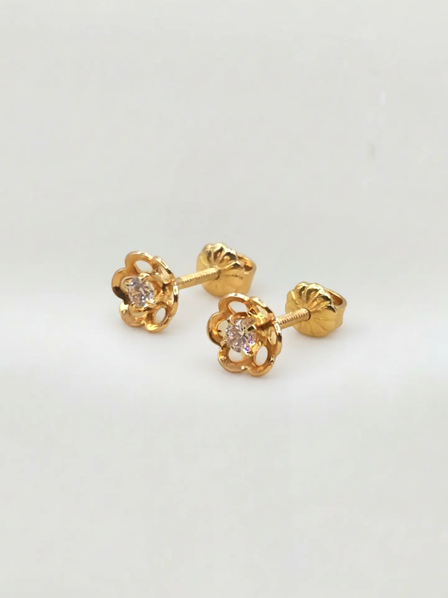 Aros Flor de Mayo con Circón Grande Oro 18k 2
