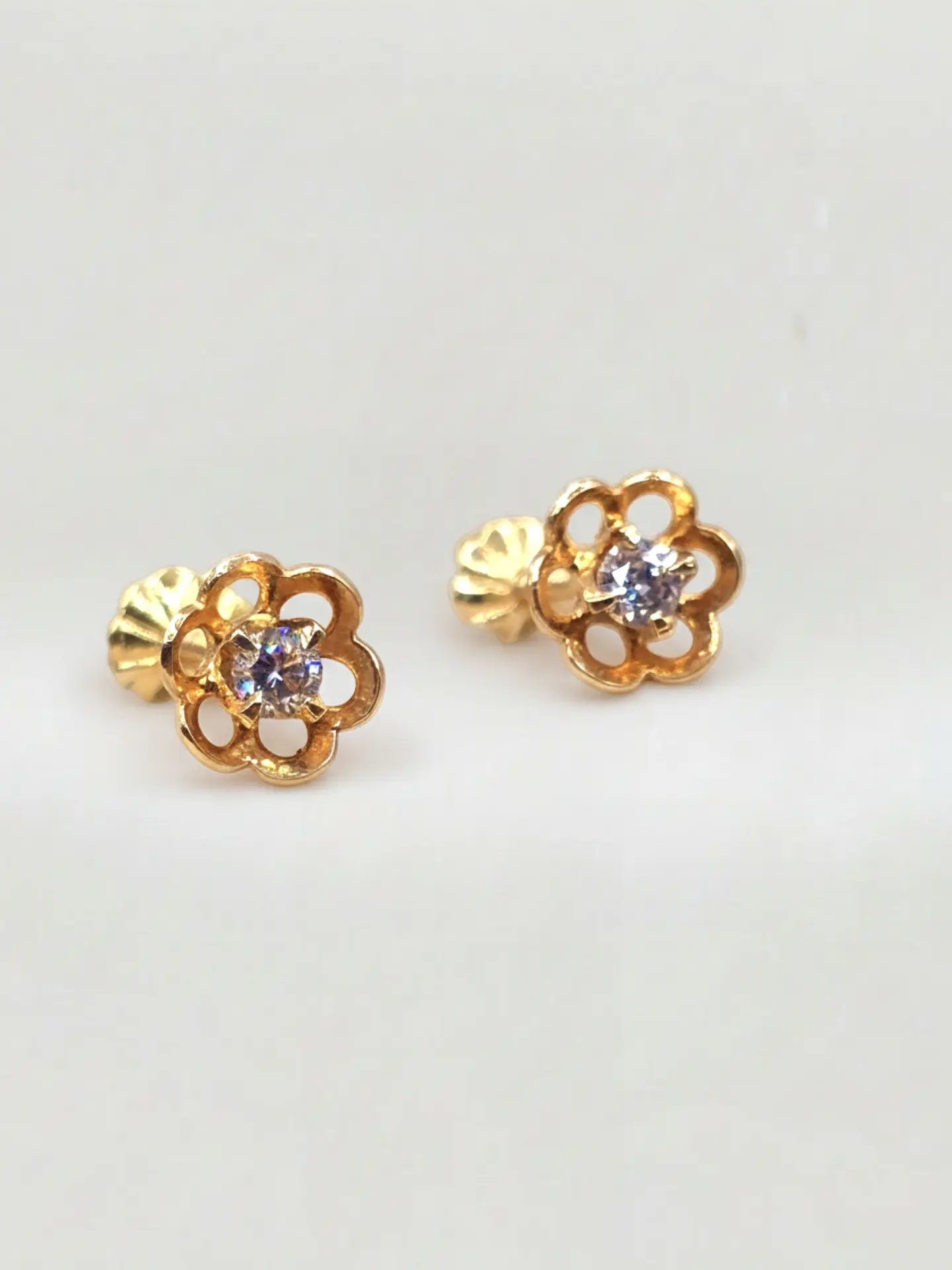 Aros Flor de Mayo con Circón Grande Oro 18k 3