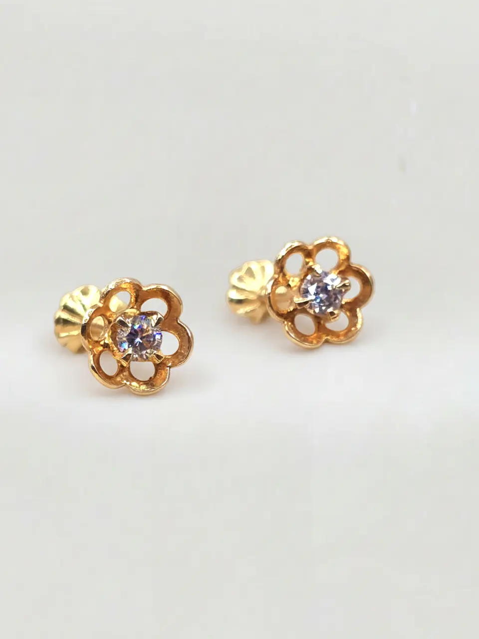 Aros Flor de Mayo con Circón Grande Oro 18k 3